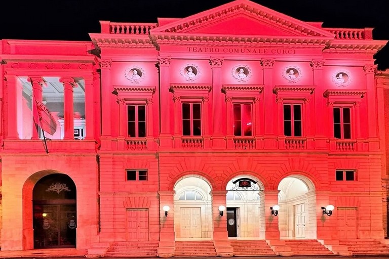 Il teatro Curci di Barletta si tinge di rosso per la Giornata mondiale della Croce Rossa