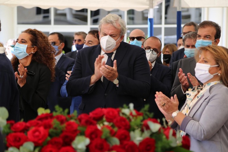 Emiliano al funerale di Jole Santelli