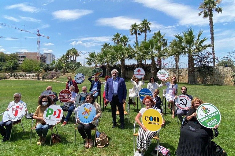 Emiliano presenta le liste della sua coalizione