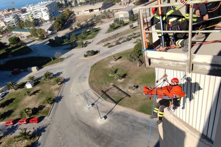 Esercitazione SAF dei Vigili del Fuoco nella Buzzi Unicem di Barletta