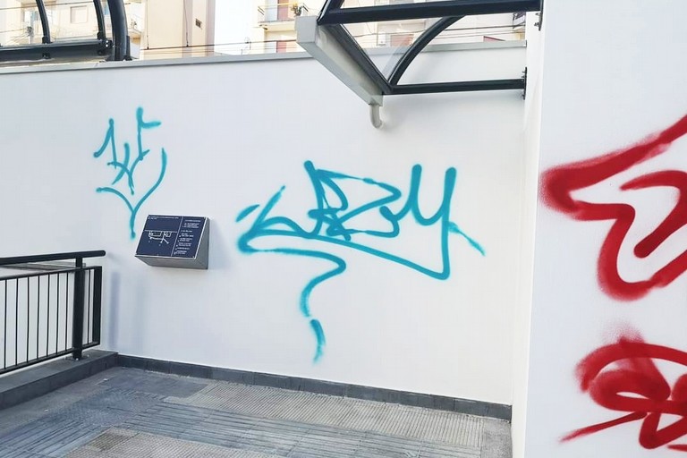 Vandalismo in via Milano