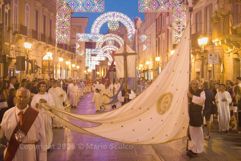 Festa patronale 2026, Barletta rinnova la devozione ai Santi Patroni con la solenne processione. <span>Foto Mario Sculco</span>