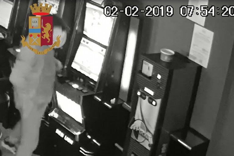 Minacce in un bar di Barletta