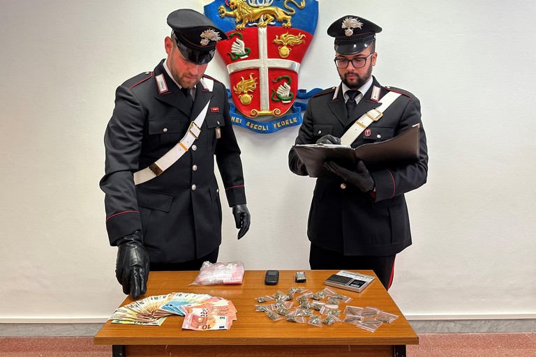 Carabinieri, arresto per detenzione ai fini di spaccio
