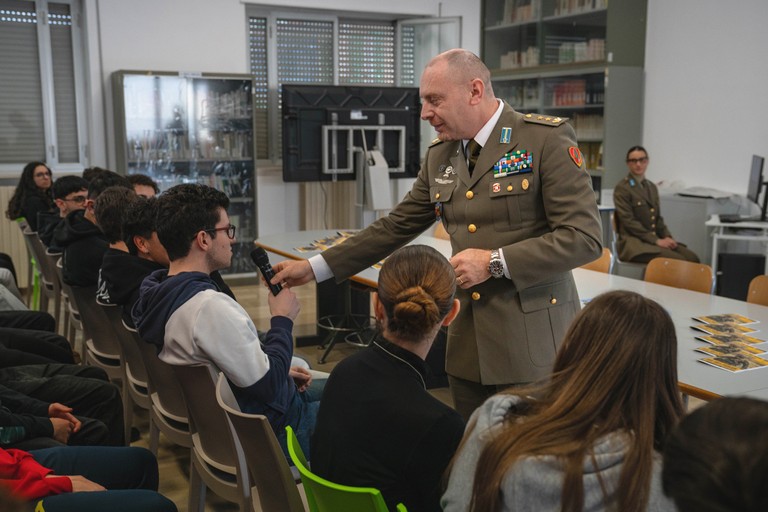 L’Esercito incontra gli studenti delle scuole della Bat