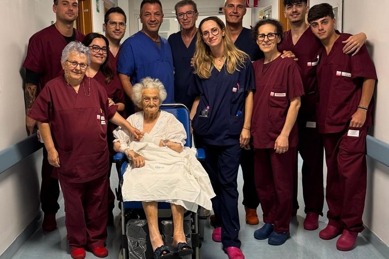 Nonna Isabella con i medici del Dimiccoli