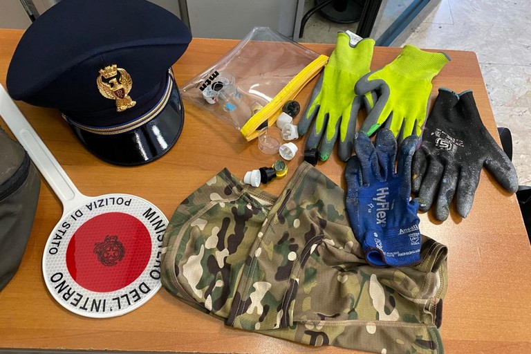 Imbrattavano i treni con vernici: sorpresi a Barletta dalla Polizia di Stato