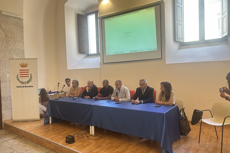Sale l'attesa per Ronaldinho e le leggende del calcio al "Puttilli" di Barletta