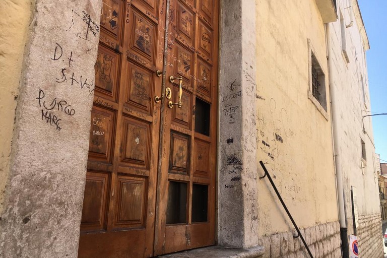 Danneggiato il portone della Chiesa dei Greci