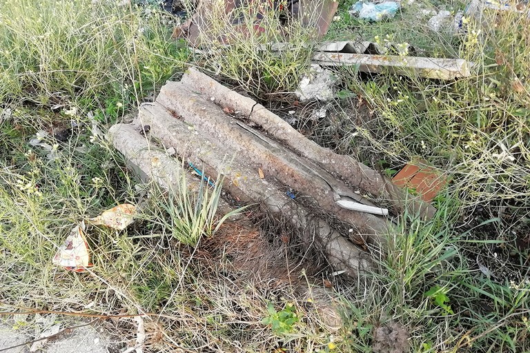 Rifiuti in via Vecchia Canosa
