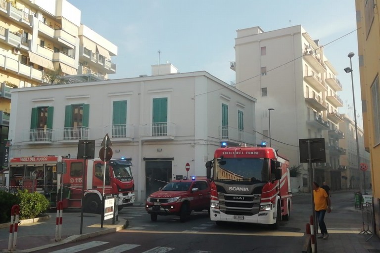 Incendio in via D'Aragona