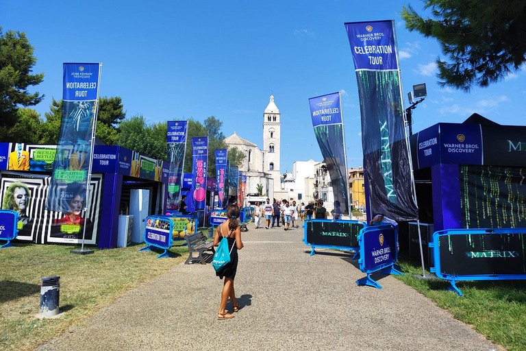 I giardini del castello di Barletta accolgono la nuova edizione del Warner Bros discovery tour. <span>Foto Alessia Filograsso</span>