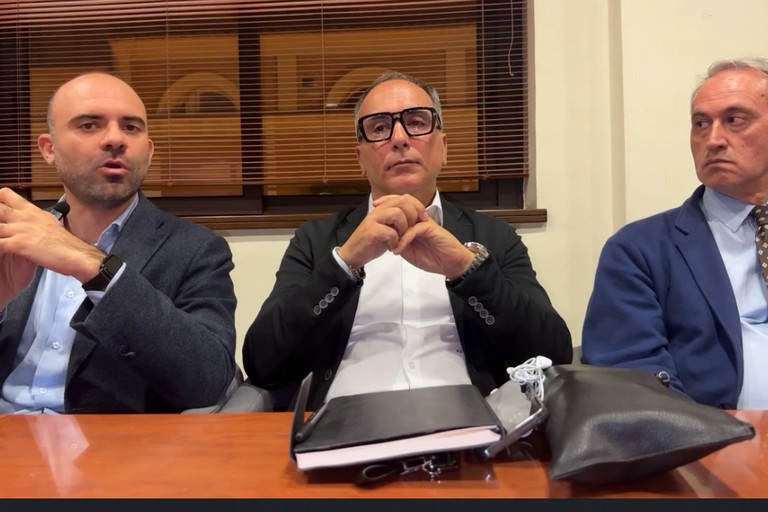 Pd, Coalizione Civica e Lista Emiliano: «I cittadini ci chiedono di risolvere i problemi, in consiglio comunale toni inaccettabili»