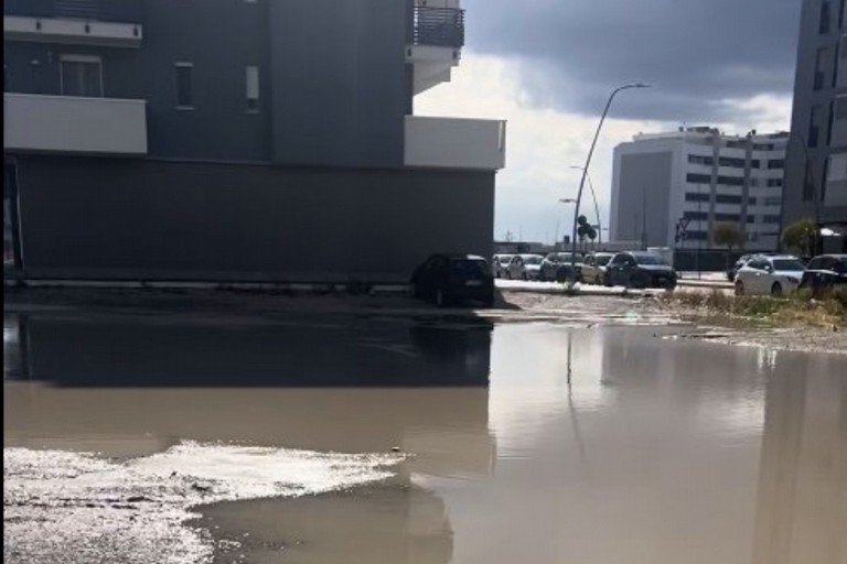 Via Giulini allagata