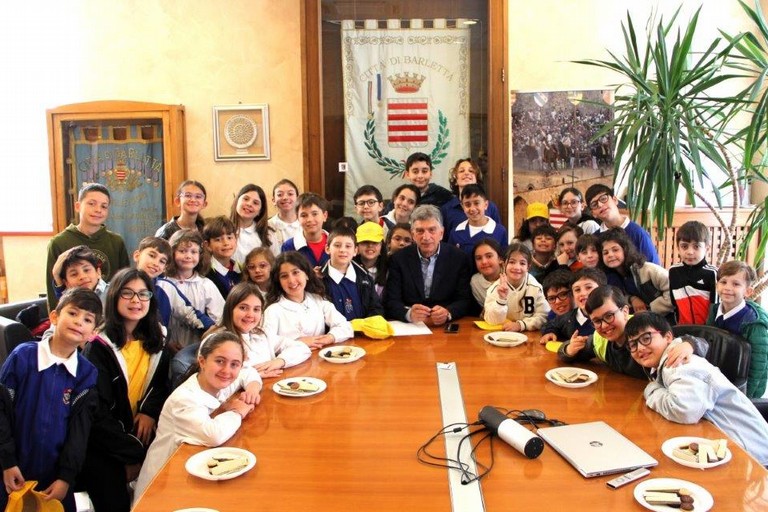 l sindaco di Barletta incontra gli alunni della scuola 