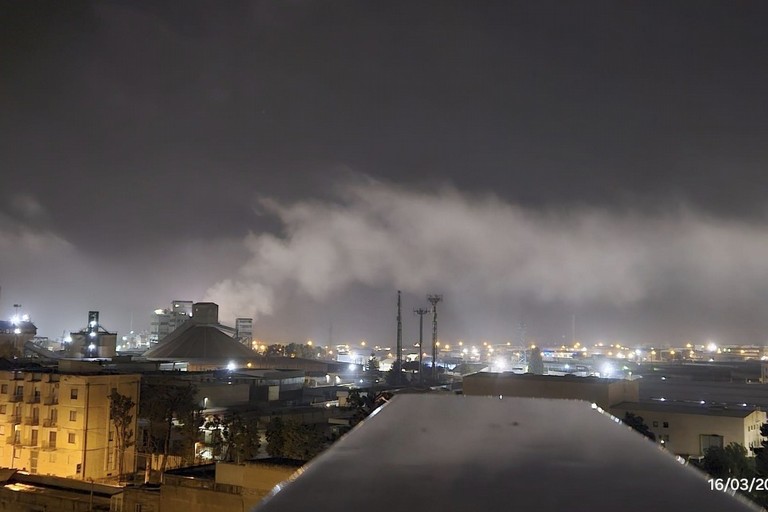 Fumi dalla zona industriale