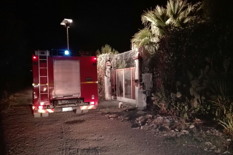 Incendio in vicinale Pantaniello