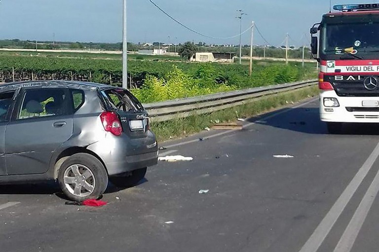 Perde il controllo dell'auto in via Foggia, ferito un uomo di Barletta