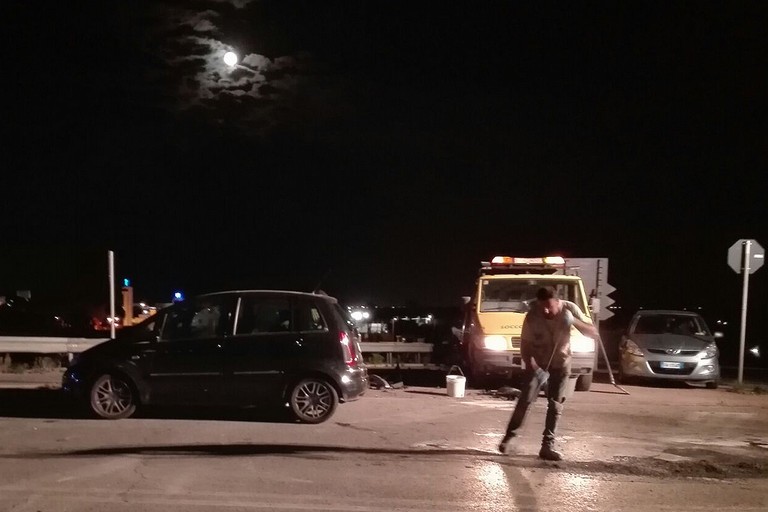 Incidente sul cavalcaferrovia di via Trani. <span>Foto Francesca Piazzolla</span>