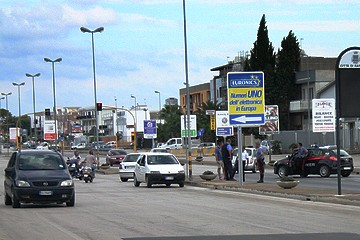 Incidente in via Trani, intervengono i Carabinieri