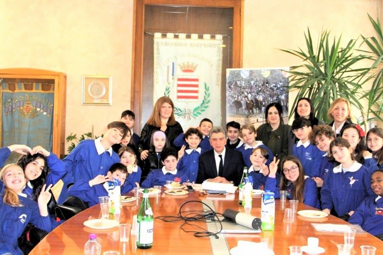 La IV L della Rodari con il Sindaco