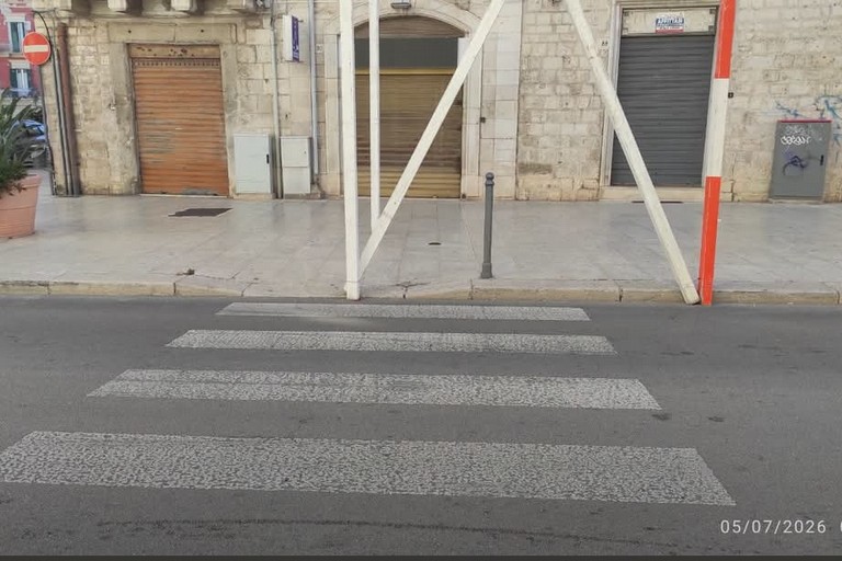 lo scivolo disabili occupato sul Corso