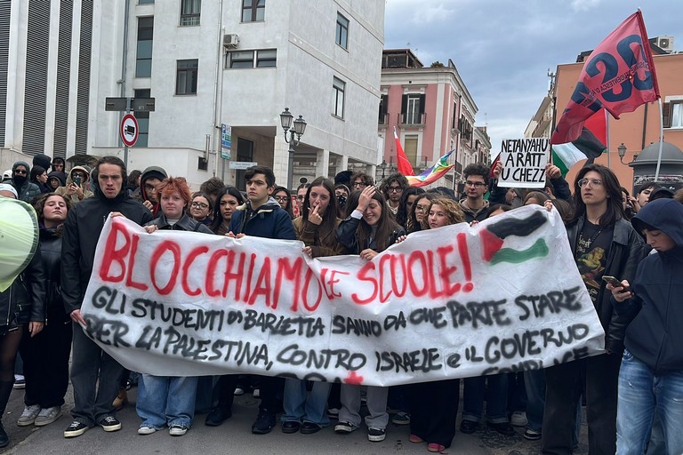Sciopero pro Palestina, la CGIL chiama e Barletta risponde. <span>Foto Anna Dicorato</span>