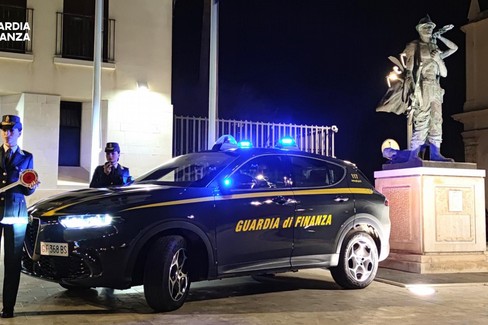 Barletta - Crediti fiscali fittizi col  "Bonus Renzi " e riciclaggio, un arresto