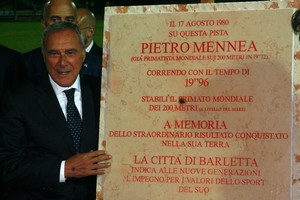 Targa a memoria di Pietro Mennea