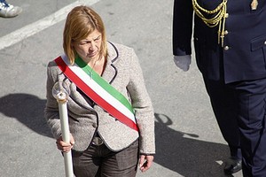 Anna Maria Manzone con fascia sindaco
