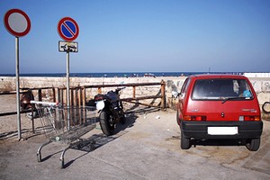 Auto motociclo parcheggio Levante