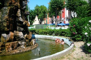 Bagno in piazza Plebiscito