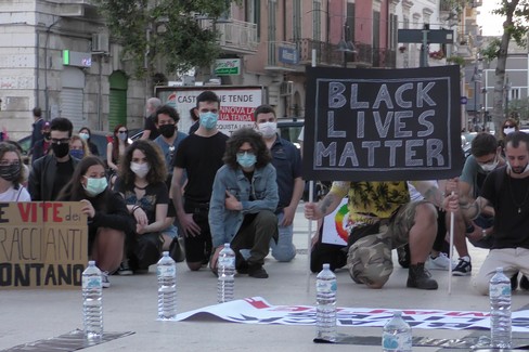 Barletta in ginocchio per i troppi George Floyd