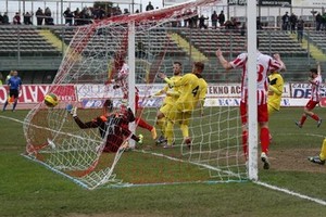 Calcio, Barletta-Ischia 3-1