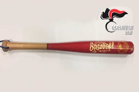 Mazza da baseball sequestrata