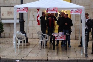 Azionariato popolare in piazza con