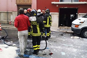 Esplosione in via Milano, colpevole una fuga di gas. <span>Foto Mario Sculco</span>