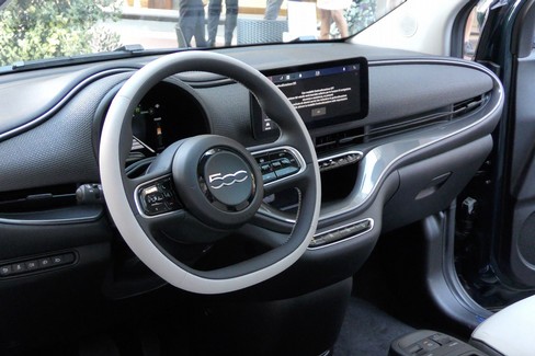 Ecco Fiat 500,  "La Prima " elettrica della casa produttrice