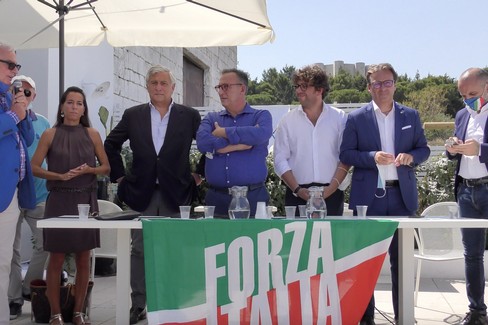 In Puglia Forza Italia è «centrale nella coalizione di centrodestra»
