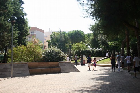 Il sindaco Cannito inaugura i giardini in viale Manzoni