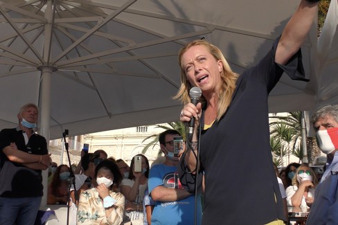 Giorgia Meloni in tour elettorale in Puglia