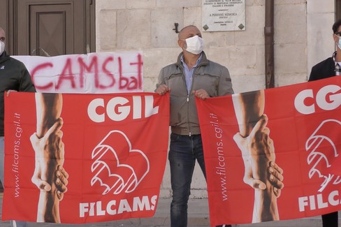 Contratti fermi da 7 anni: le istanze dei lavoratori del multiservizi