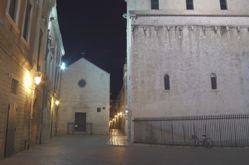 Coronavirus, le immagini del silenzio di Barletta