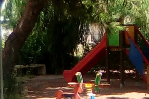 Degrado ai giardini in Viale Manzoni