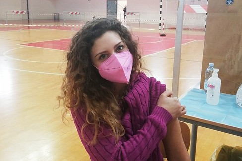 La prima docente vaccinata a Barletta
