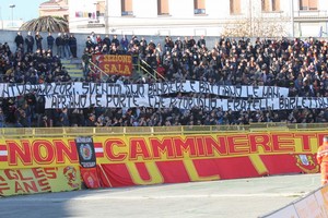 Gemellaggio tra le tifoserie di Catanzaro e Barletta