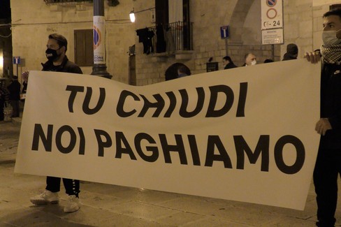 Il virus e la crisi, anche Barletta in piazza