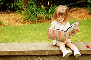 Bambina con libro