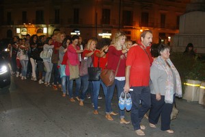 Marcia delle donne e degli uomini scalzi. <span>Foto Enrico Gorgoglione</span>
