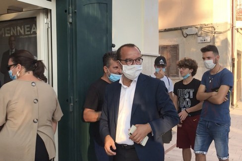 Ruggiero Mennea inaugura a Margherita il suo comitato elettorale